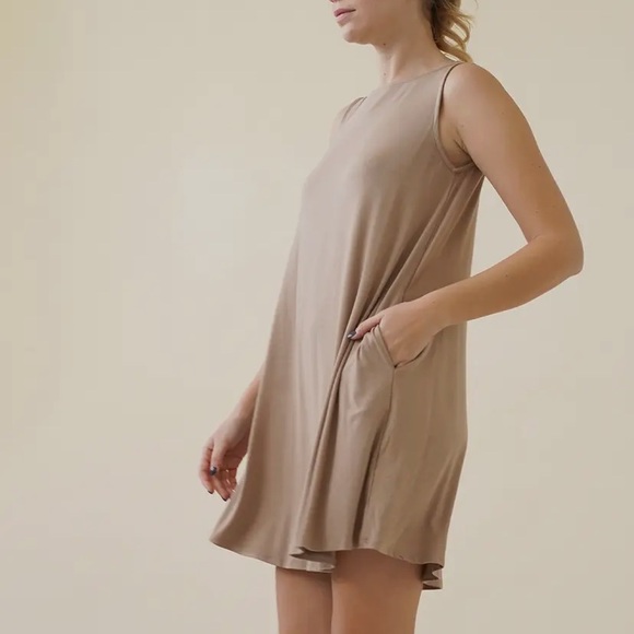 Tan Sleeveless Dress w/ Pockets - Picture 3 of 3